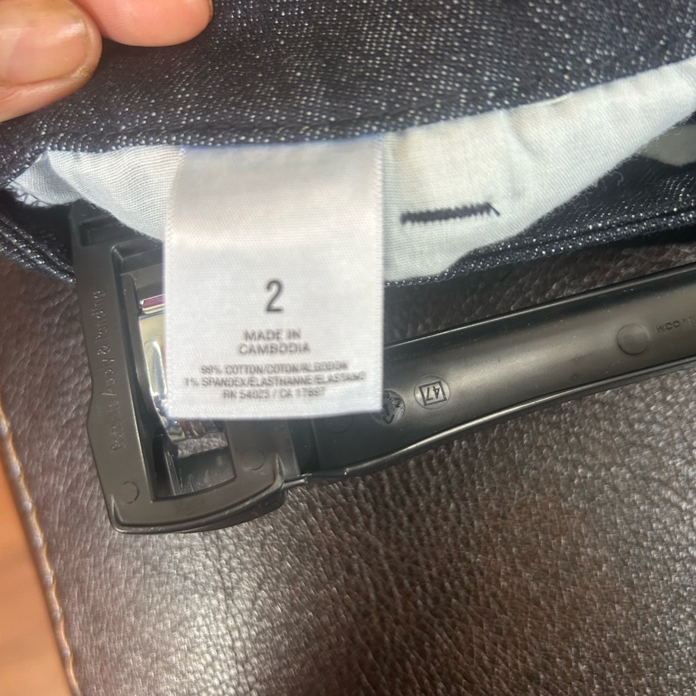 Old Navy Dark Denim Jean Shorts - Picture 8 of 8